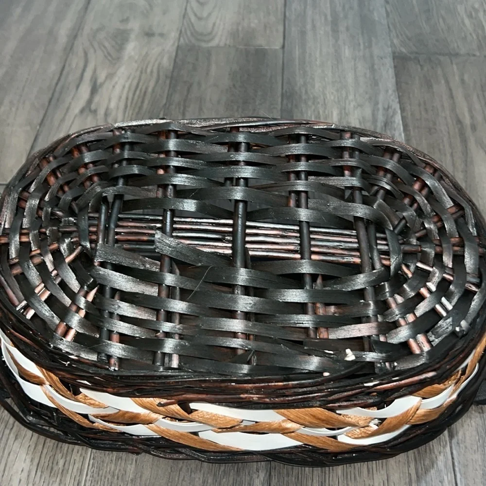 Weaved multicolor basket